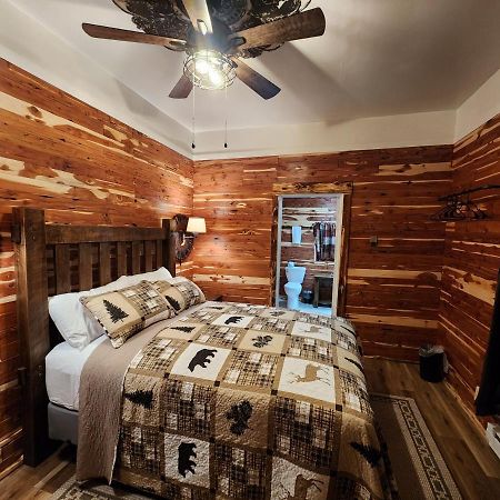 Log Cabin Inn Юрика Спрингс Экстерьер фото