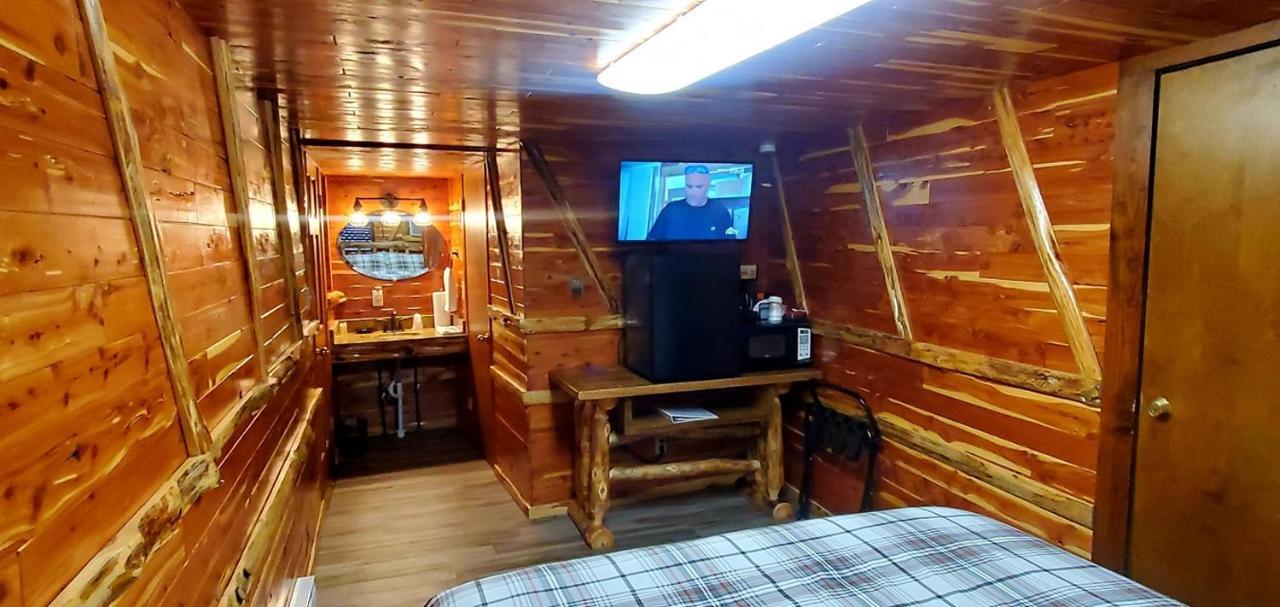 Log Cabin Inn Юрика Спрингс Экстерьер фото