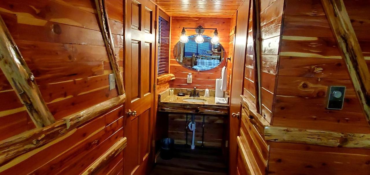 Log Cabin Inn Юрика Спрингс Экстерьер фото