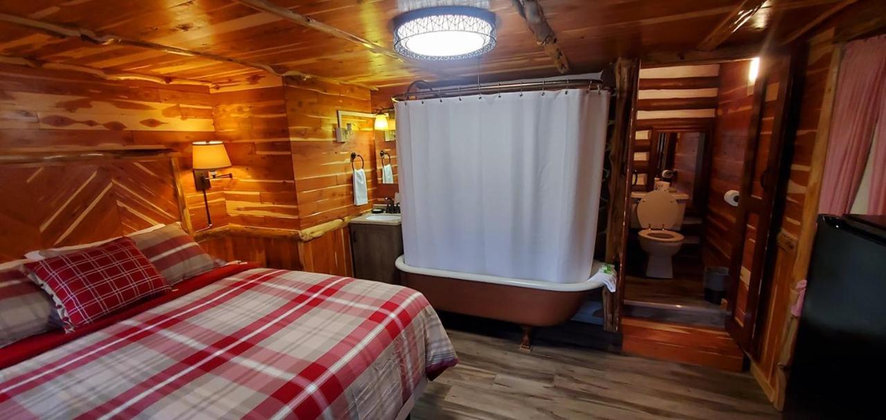 Log Cabin Inn Юрика Спрингс Экстерьер фото