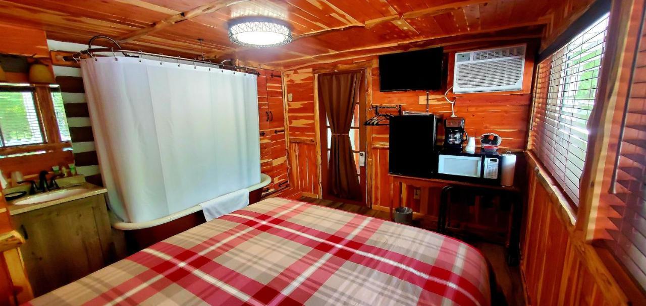 Log Cabin Inn Юрика Спрингс Экстерьер фото