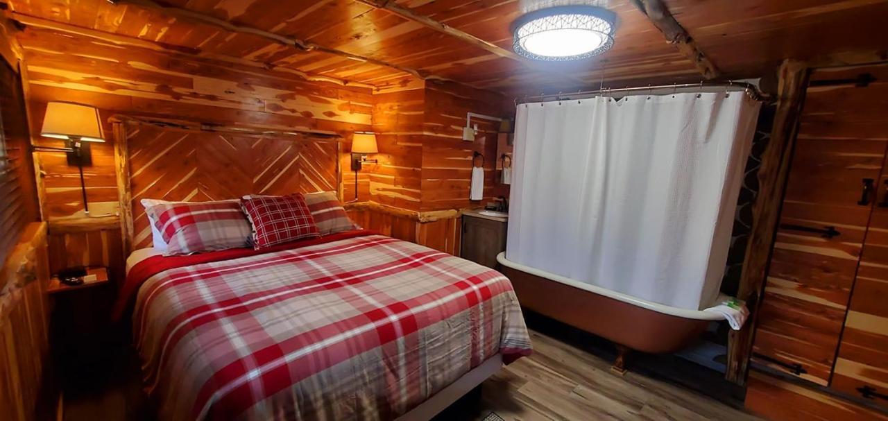 Log Cabin Inn Юрика Спрингс Экстерьер фото