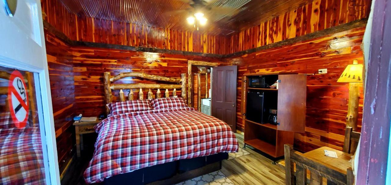 Log Cabin Inn Юрика Спрингс Экстерьер фото