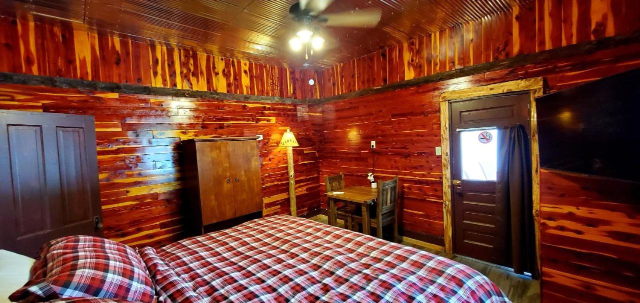 Log Cabin Inn Юрика Спрингс Экстерьер фото