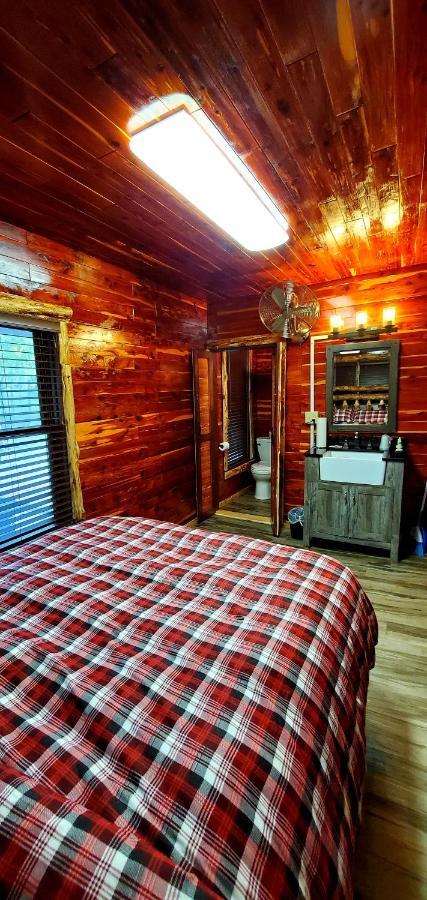 Log Cabin Inn Юрика Спрингс Экстерьер фото