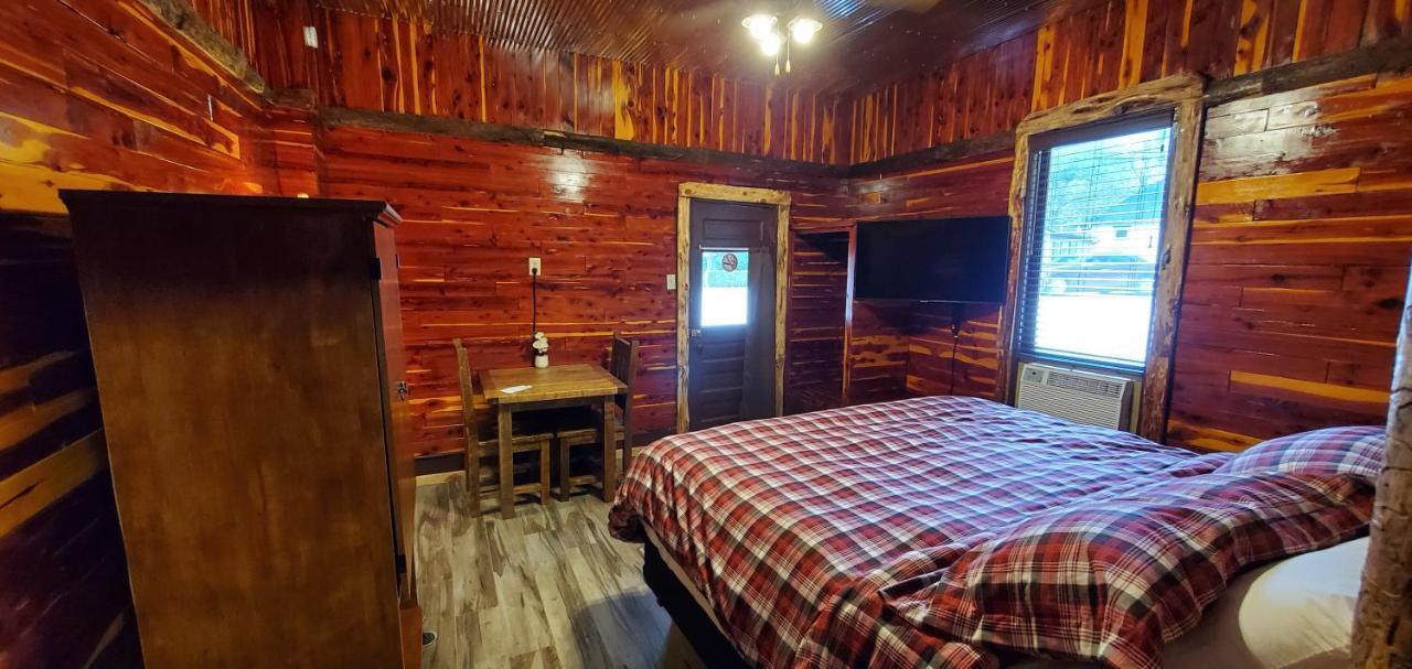Log Cabin Inn Юрика Спрингс Экстерьер фото