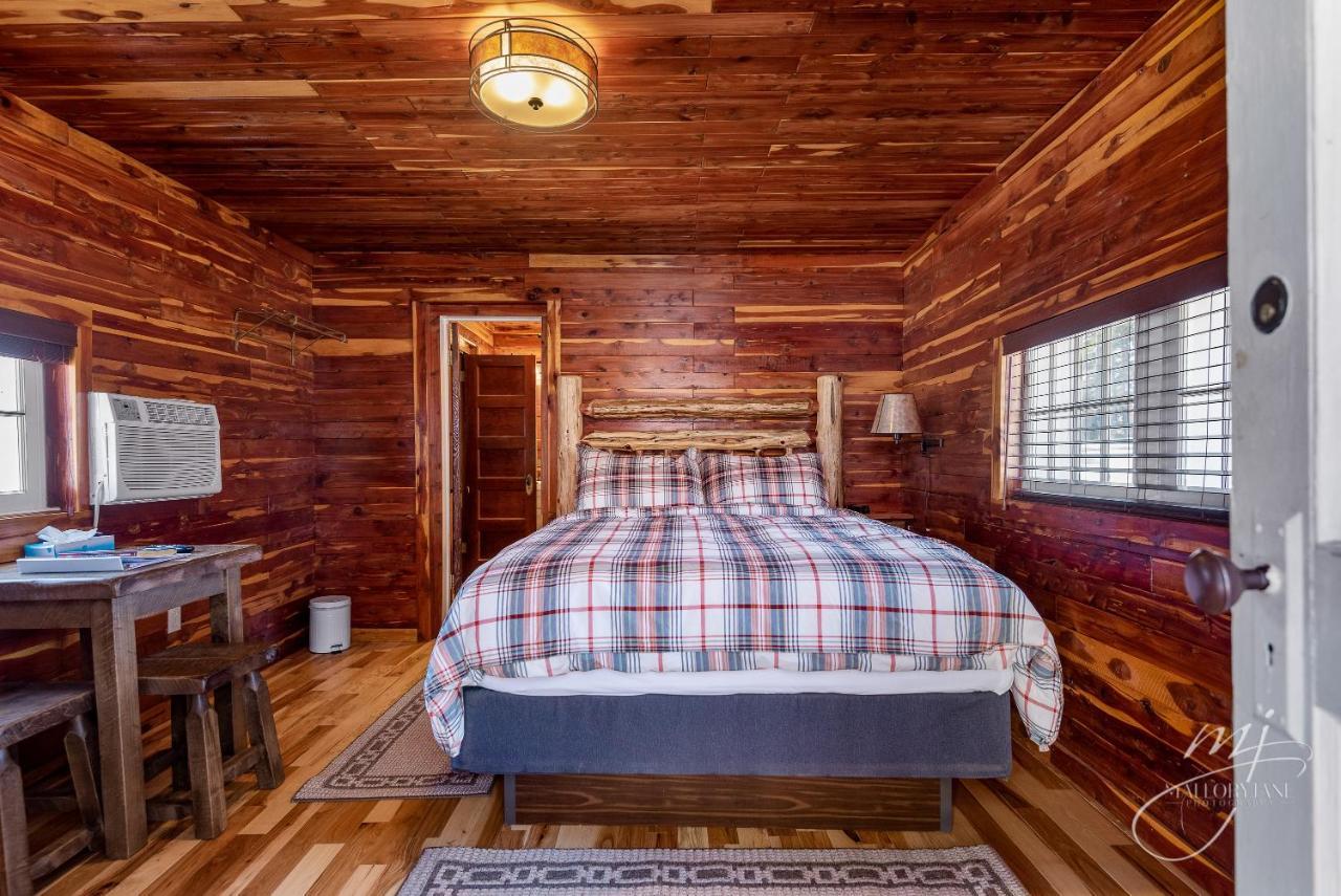 Log Cabin Inn Юрика Спрингс Экстерьер фото