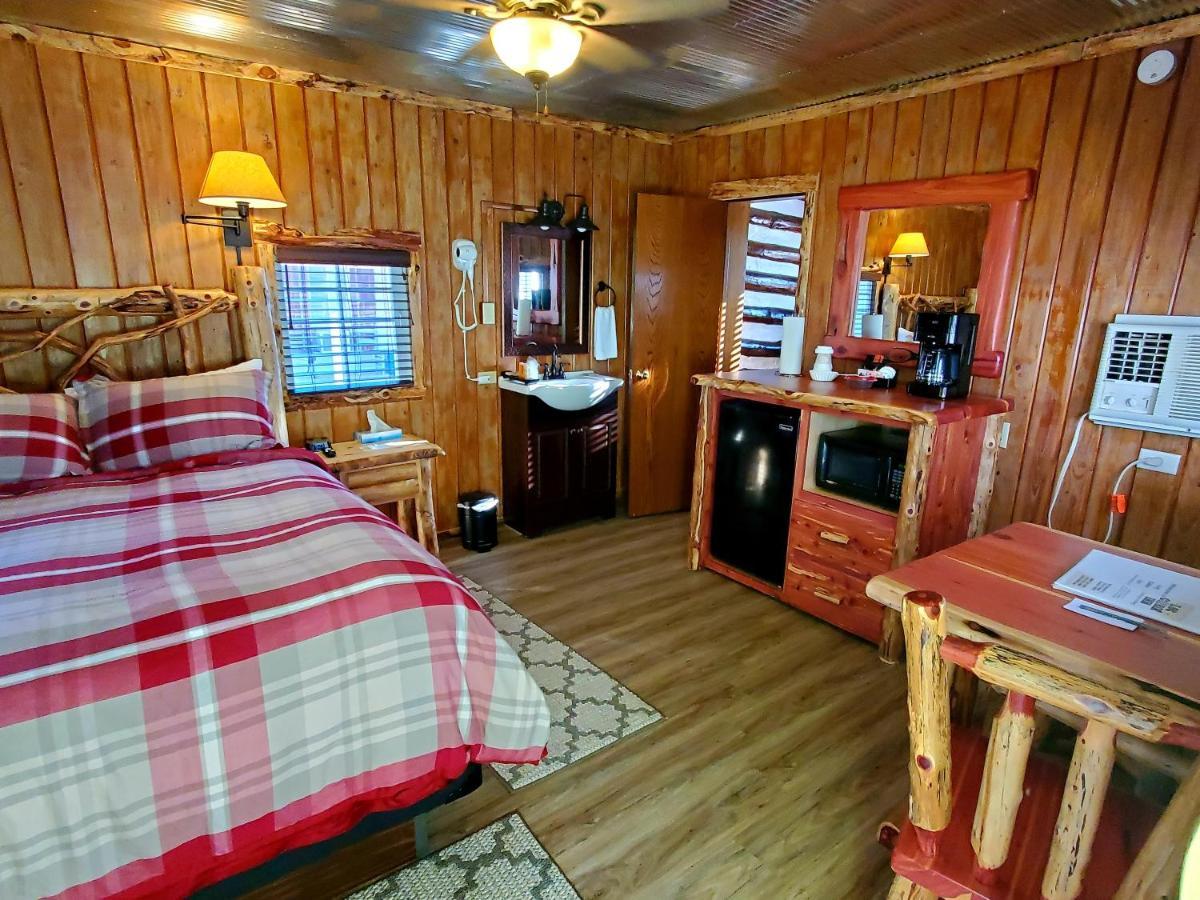 Log Cabin Inn Юрика Спрингс Экстерьер фото
