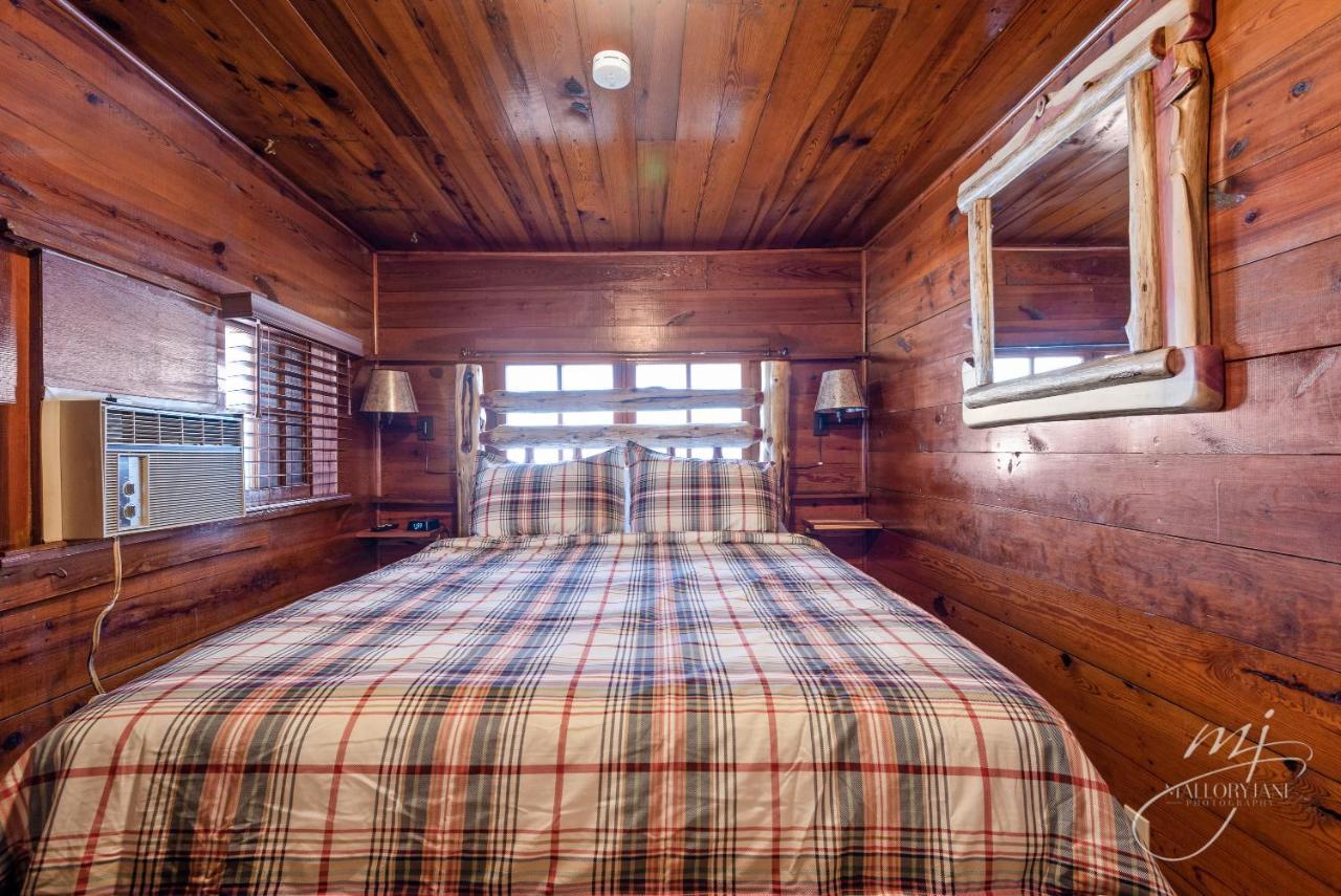 Log Cabin Inn Юрика Спрингс Экстерьер фото