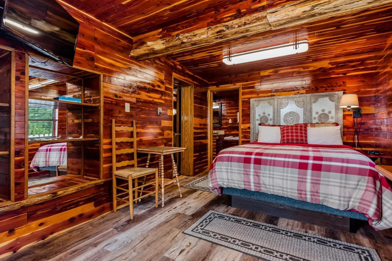 Log Cabin Inn Юрика Спрингс Экстерьер фото