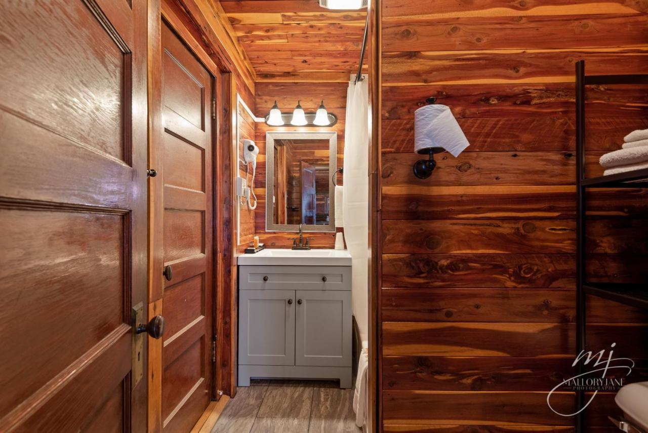 Log Cabin Inn Юрика Спрингс Экстерьер фото