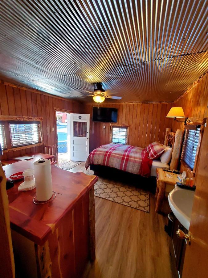Log Cabin Inn Юрика Спрингс Экстерьер фото