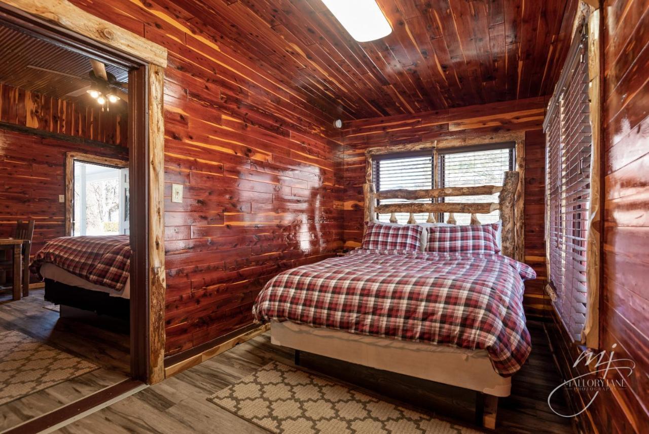 Log Cabin Inn Юрика Спрингс Экстерьер фото