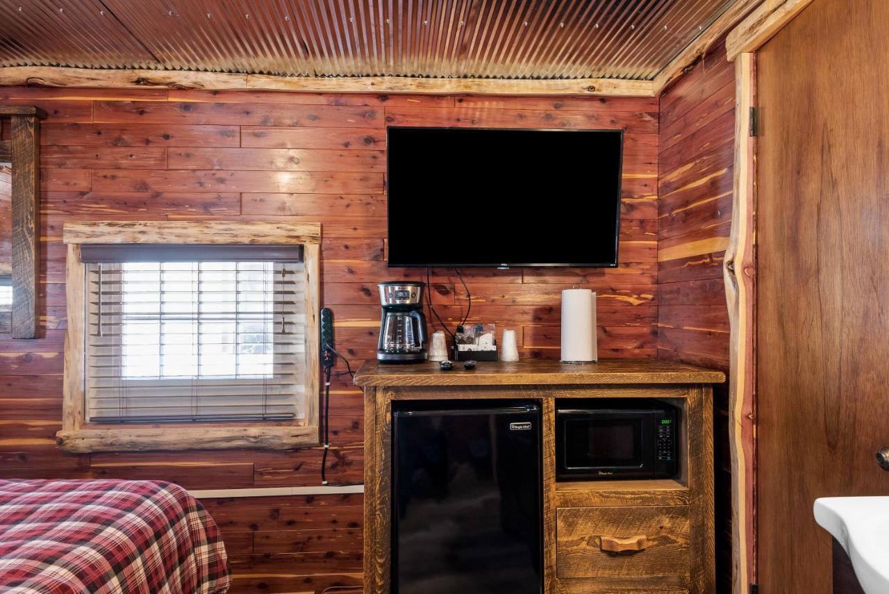 Log Cabin Inn Юрика Спрингс Экстерьер фото