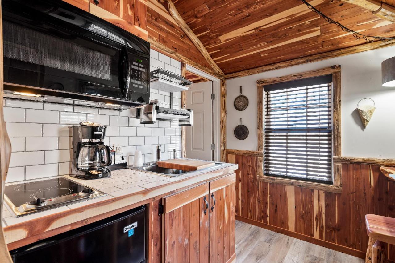 Log Cabin Inn Юрика Спрингс Экстерьер фото