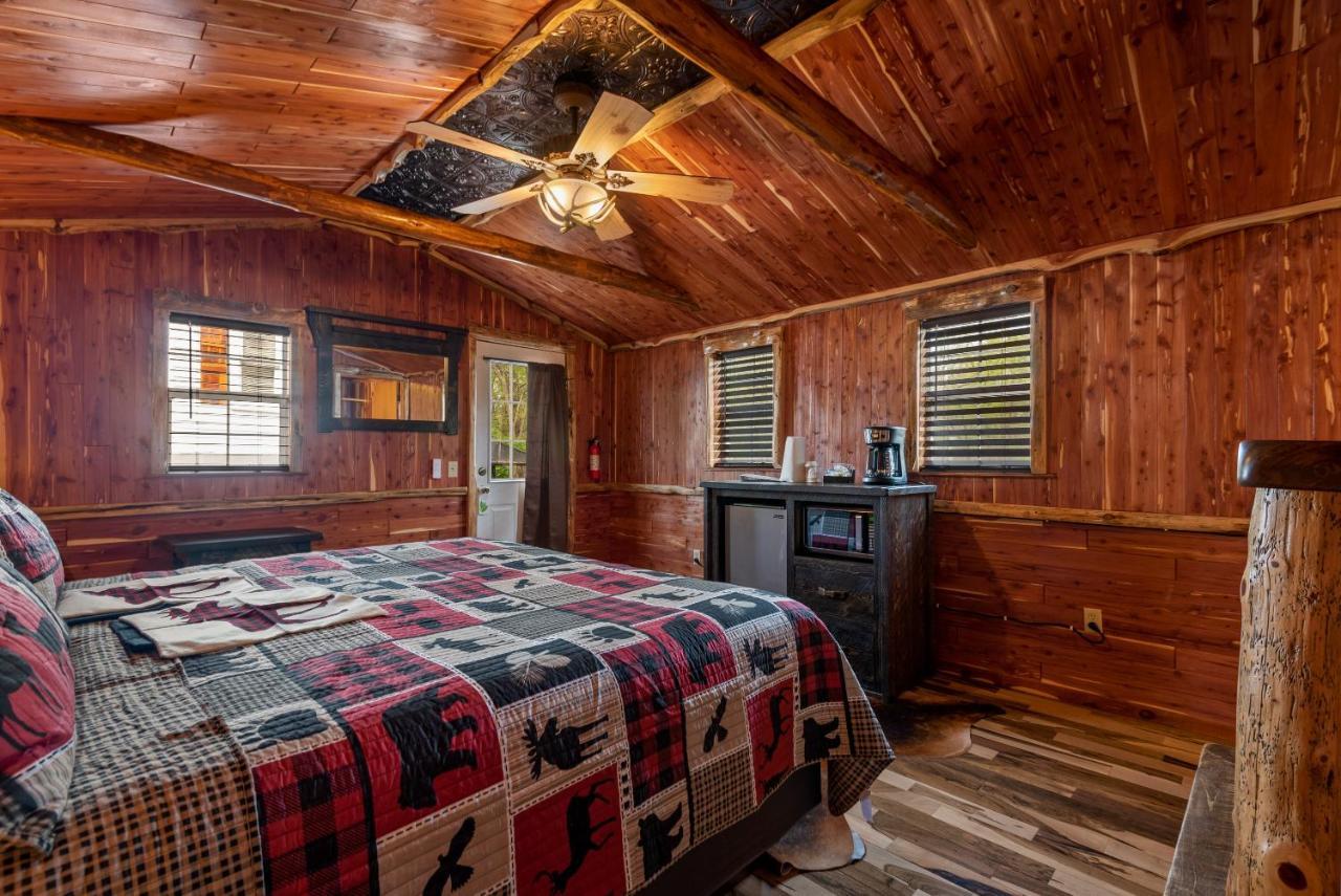 Log Cabin Inn Юрика Спрингс Экстерьер фото