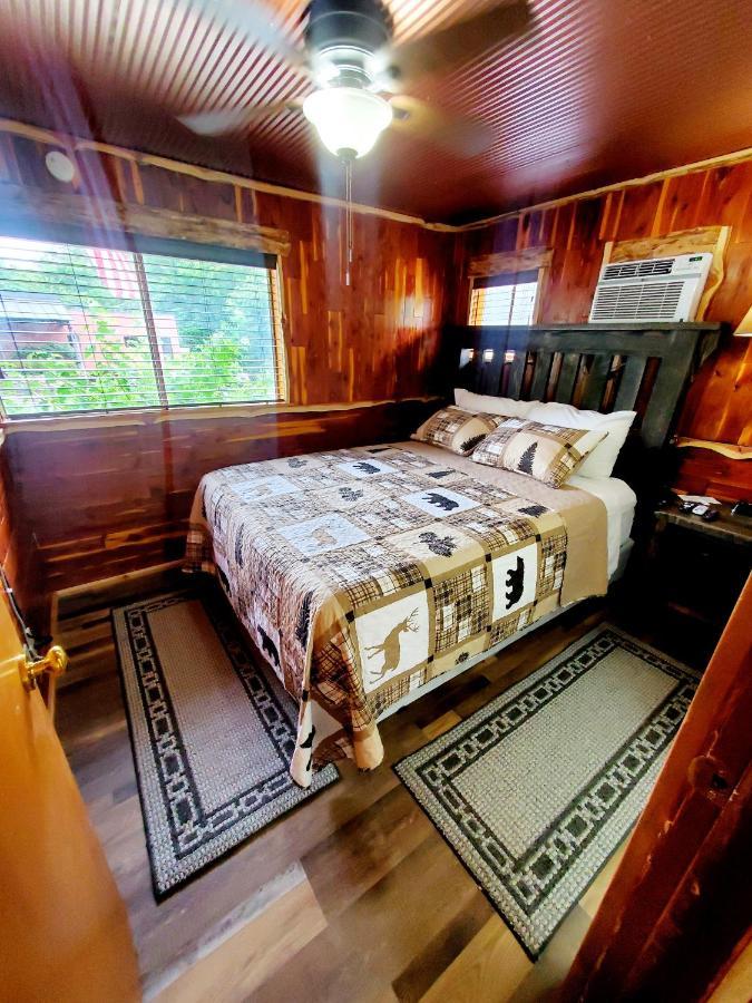 Log Cabin Inn Юрика Спрингс Экстерьер фото