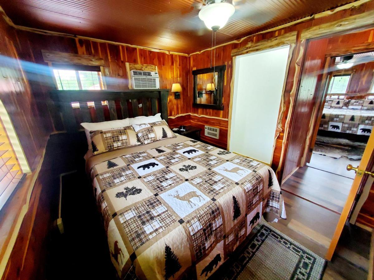 Log Cabin Inn Юрика Спрингс Экстерьер фото