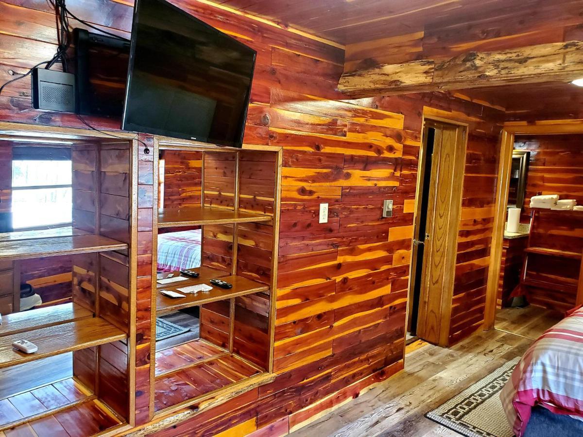 Log Cabin Inn Юрика Спрингс Экстерьер фото